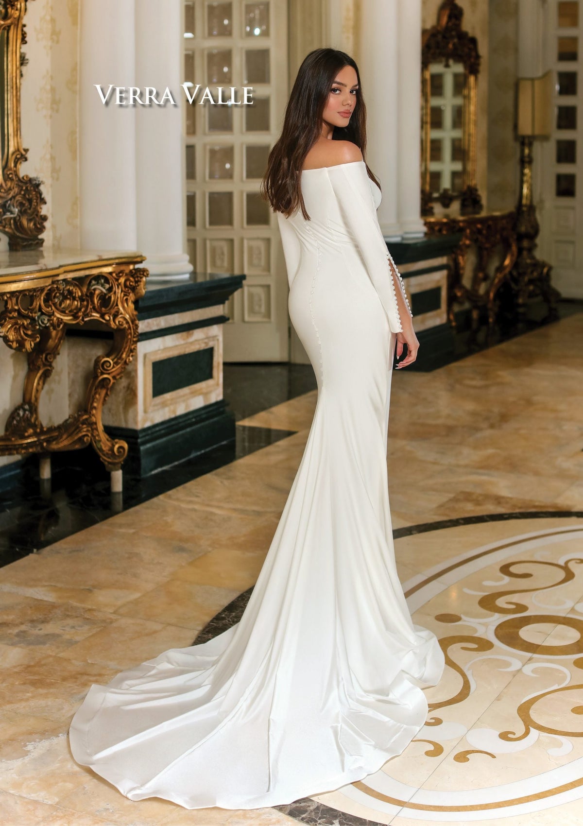 https://cdn.shopify.com/s/files/1/0726/8125/9325/products/900205-B-VerraValle-Clarisse-2021-9-scaled_926def9b-a0b2-4b6a-b437-e969f5f83b87.jpg?v=1742579614