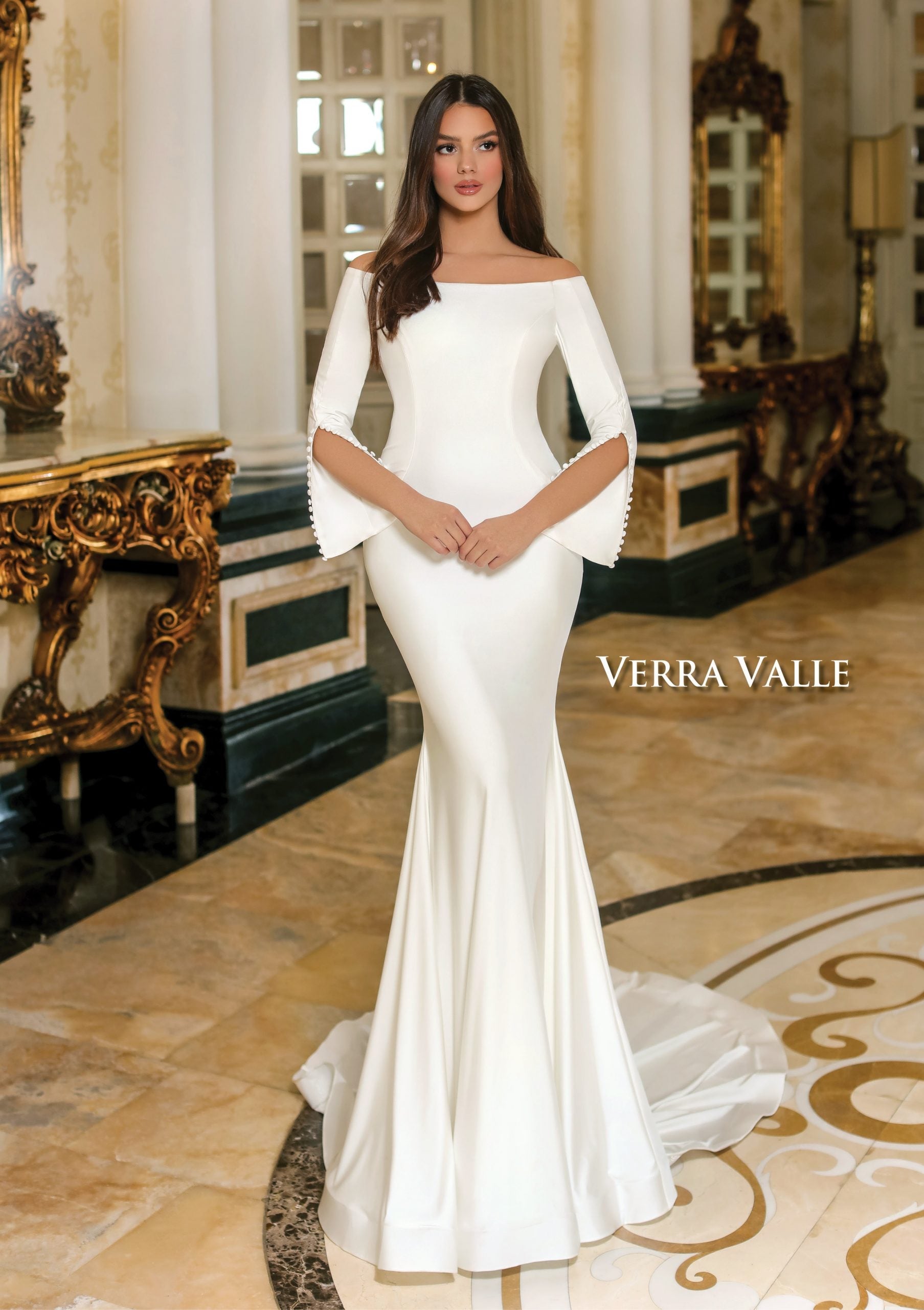 https://cdn.shopify.com/s/files/1/0726/8125/9325/products/900205-F-VerraValle-Clarisse-2021-10-scaled_4e5115a3-951f-40f1-8716-c32602c54eee.jpg?v=1742579614
