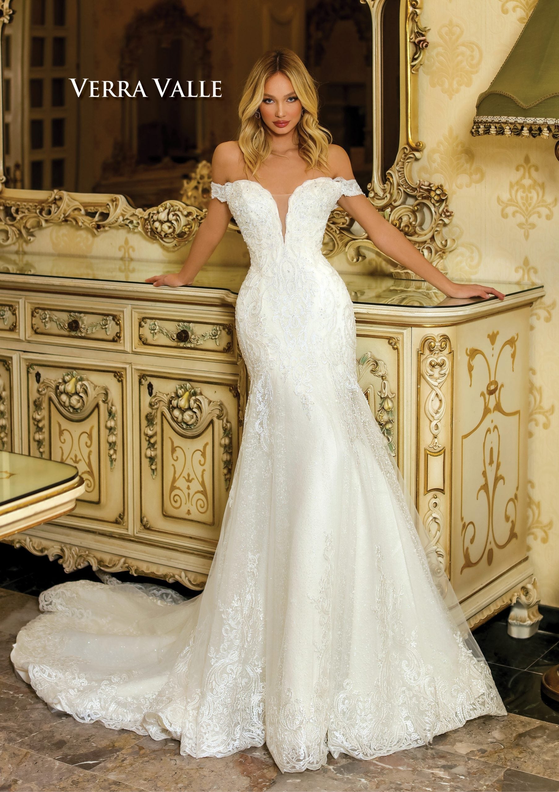 https://cdn.shopify.com/s/files/1/0726/8125/9325/products/900222-F-VerraValle-Clarisse-2021-33-scaled_016efcde-8ca0-4a0e-9f0d-4b41d3d8050d.jpg?v=1742579618