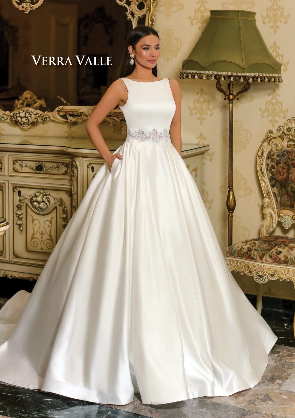 https://cdn.shopify.com/s/files/1/0726/8125/9325/products/900233-F-VerraValle-Clarisse-2021-45-scaled_ec1379e4-8c20-4151-8798-8da44b64227b.jpg?v=1742579620