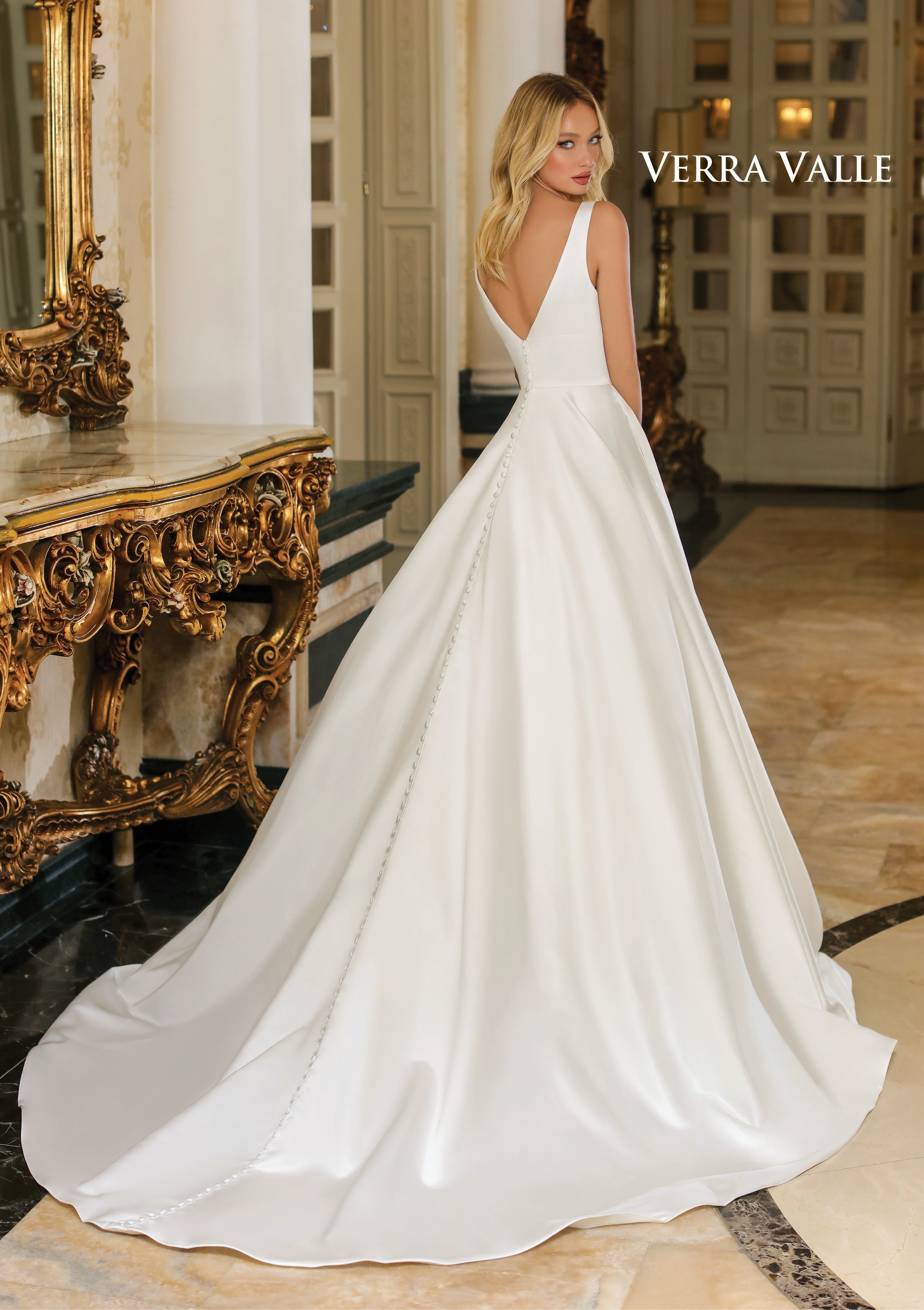 https://cdn.shopify.com/s/files/1/0726/8125/9325/files/900234-B1-VerraValle-Clarisse-2021-46.jpg?v=1742579622