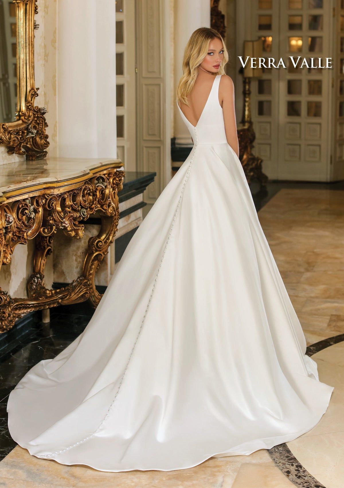 https://cdn.shopify.com/s/files/1/0726/8125/9325/files/900234-B1-VerraValle-Clarisse-2021-46.jpg?v=1742579622
