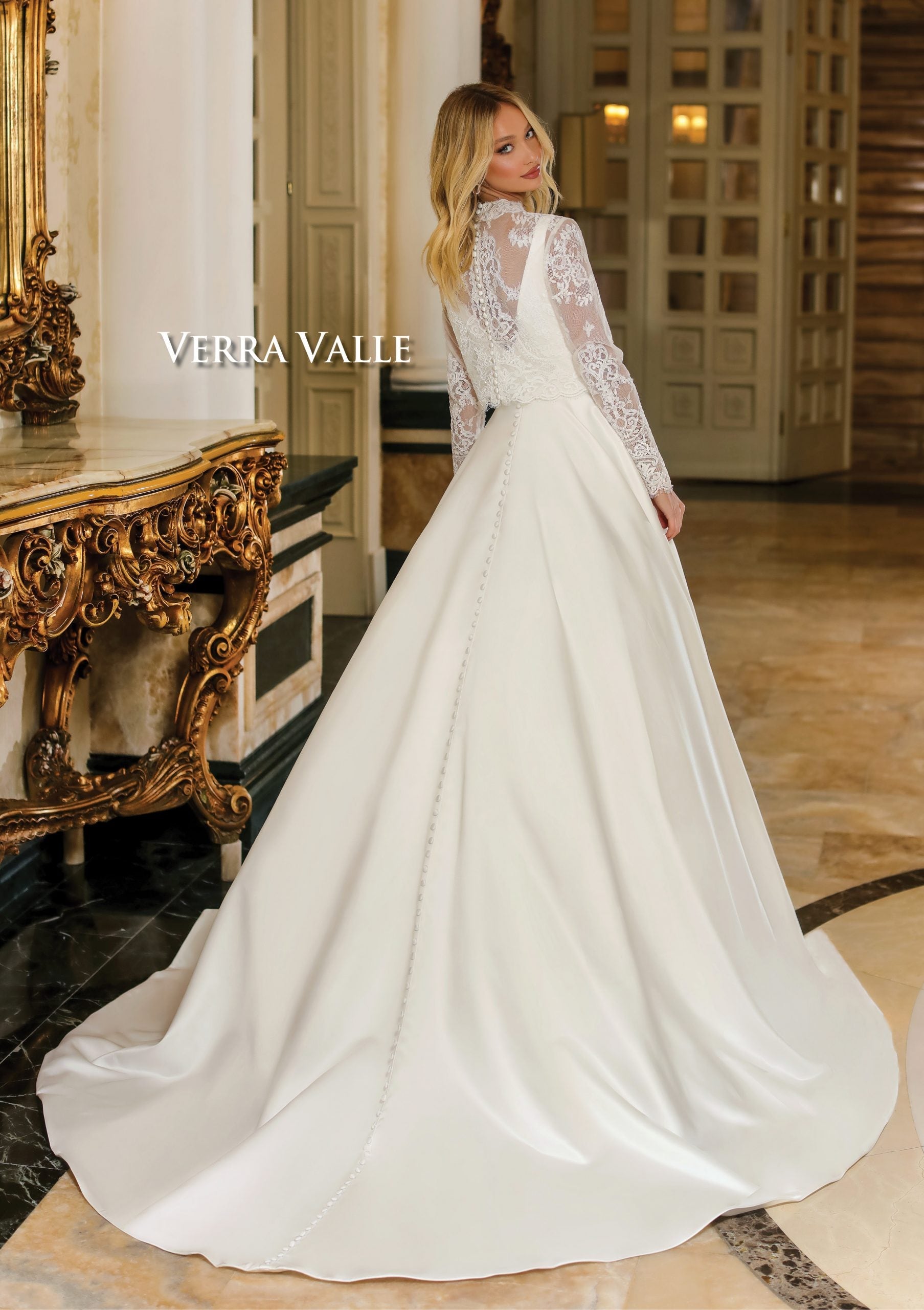 https://cdn.shopify.com/s/files/1/0726/8125/9325/products/900234-B2-VerraValle-Clarisse-2021-47-scaled_7faeaf0a-d906-4a7f-a95d-ce93444a701e.jpg?v=1742579622