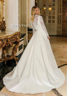 https://cdn.shopify.com/s/files/1/0726/8125/9325/products/900234-B2-VerraValle-Clarisse-2021-47-scaled_7faeaf0a-d906-4a7f-a95d-ce93444a701e.jpg?v=1742579622