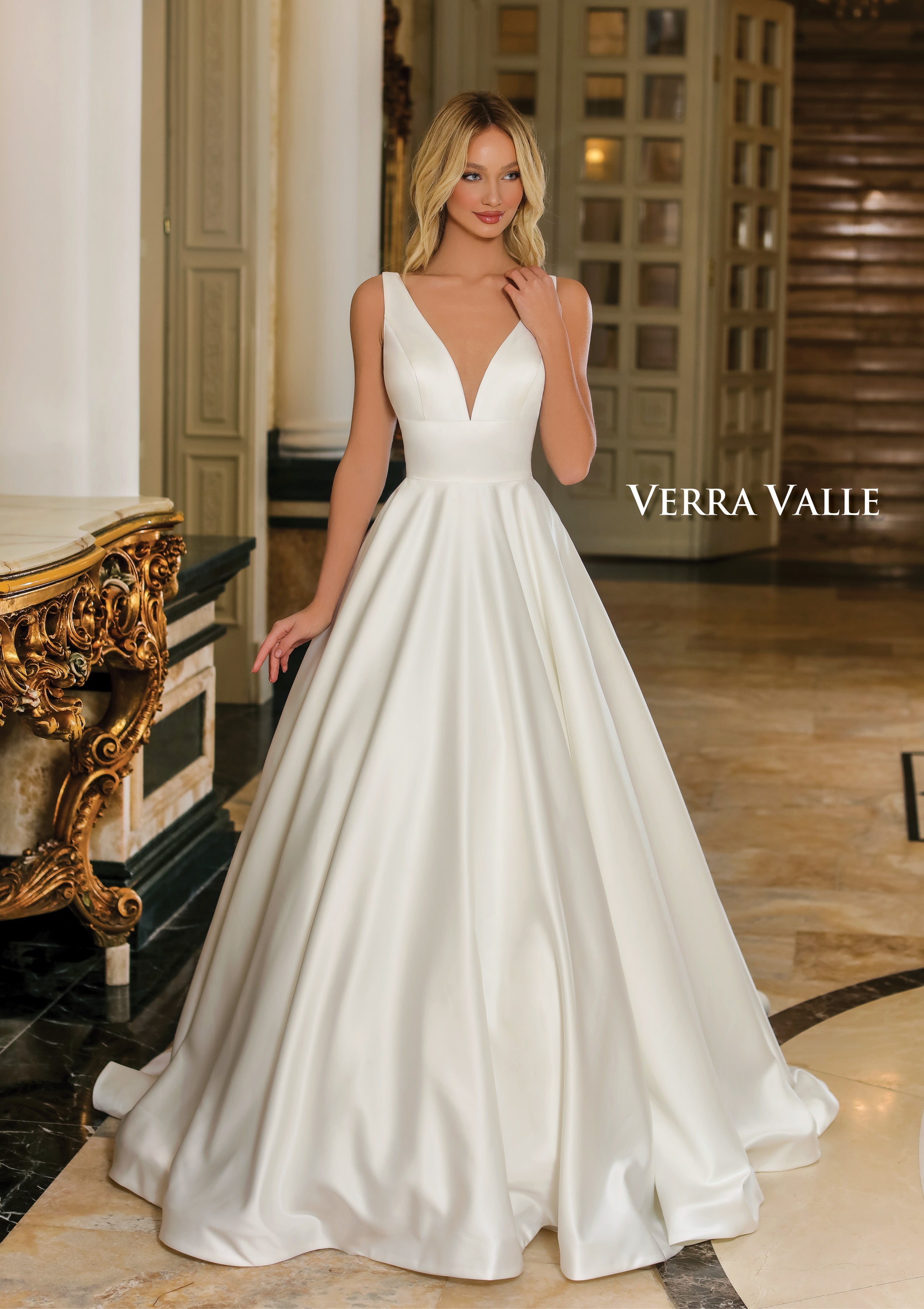 https://cdn.shopify.com/s/files/1/0726/8125/9325/files/900234-F1-VerraValle-Clarisse-2021-48.jpg?v=1742579621