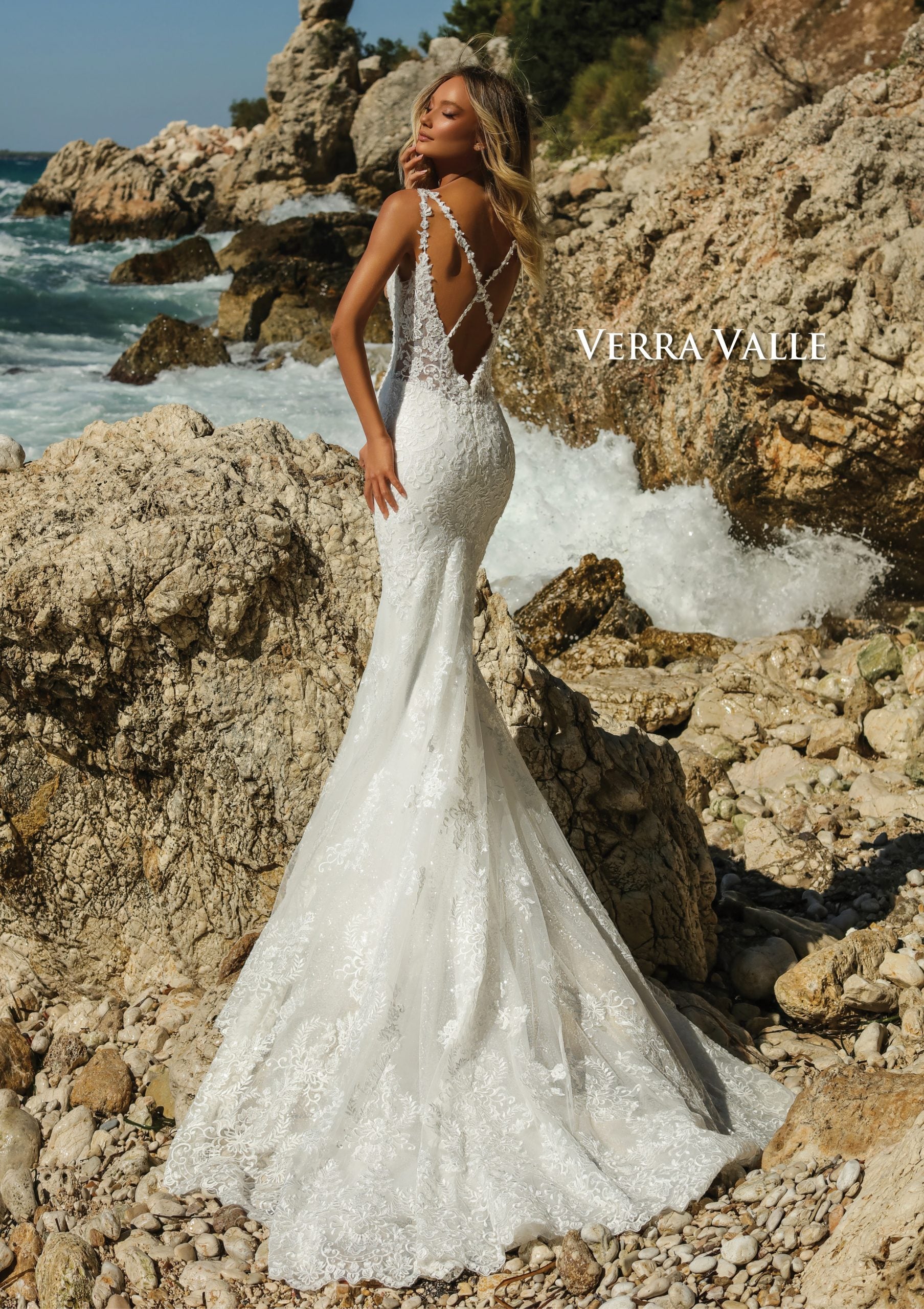 https://cdn.shopify.com/s/files/1/0726/8125/9325/products/900256-B-Verra-Valle-SP2022-5-scaled_34f86ad8-ea2c-42f1-8929-a316f039366f.jpg?v=1742579625
