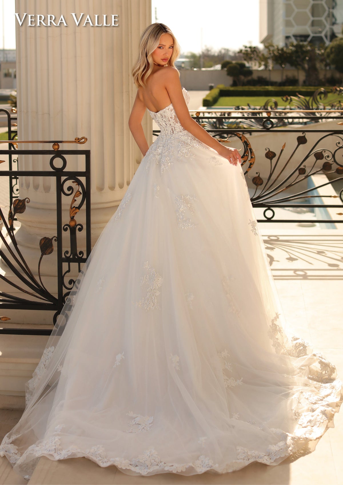 https://cdn.shopify.com/s/files/1/0726/8125/9325/files/900310-B-VerraValleFall2023_81c3bb9b-2d87-4029-b7c3-959910d1aedf.jpg?v=1742579648