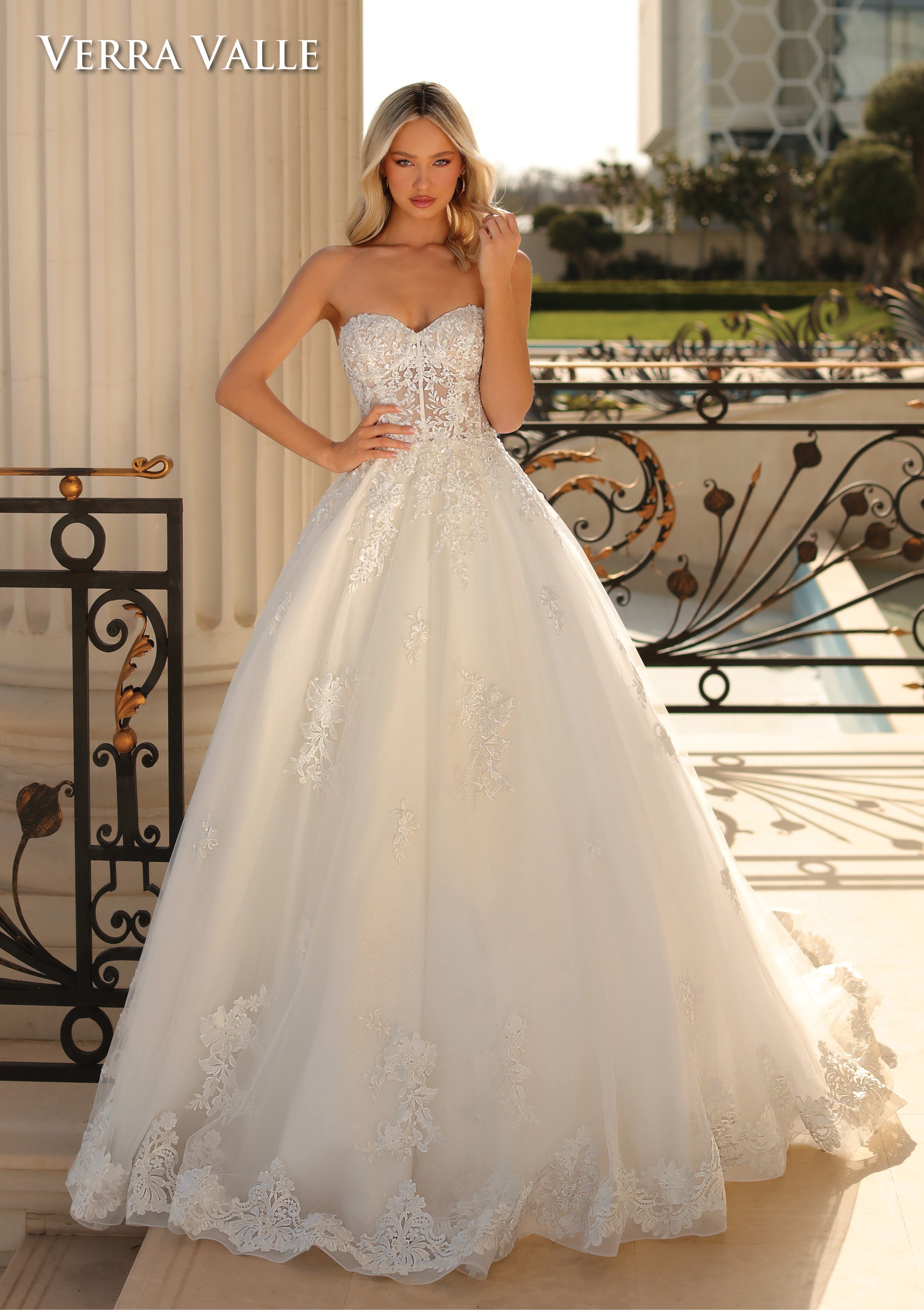 https://cdn.shopify.com/s/files/1/0726/8125/9325/files/900310-F-VerraValleFall2023_12a7be7d-d5b4-49e3-a18b-757444fc9f10.jpg?v=1742579648