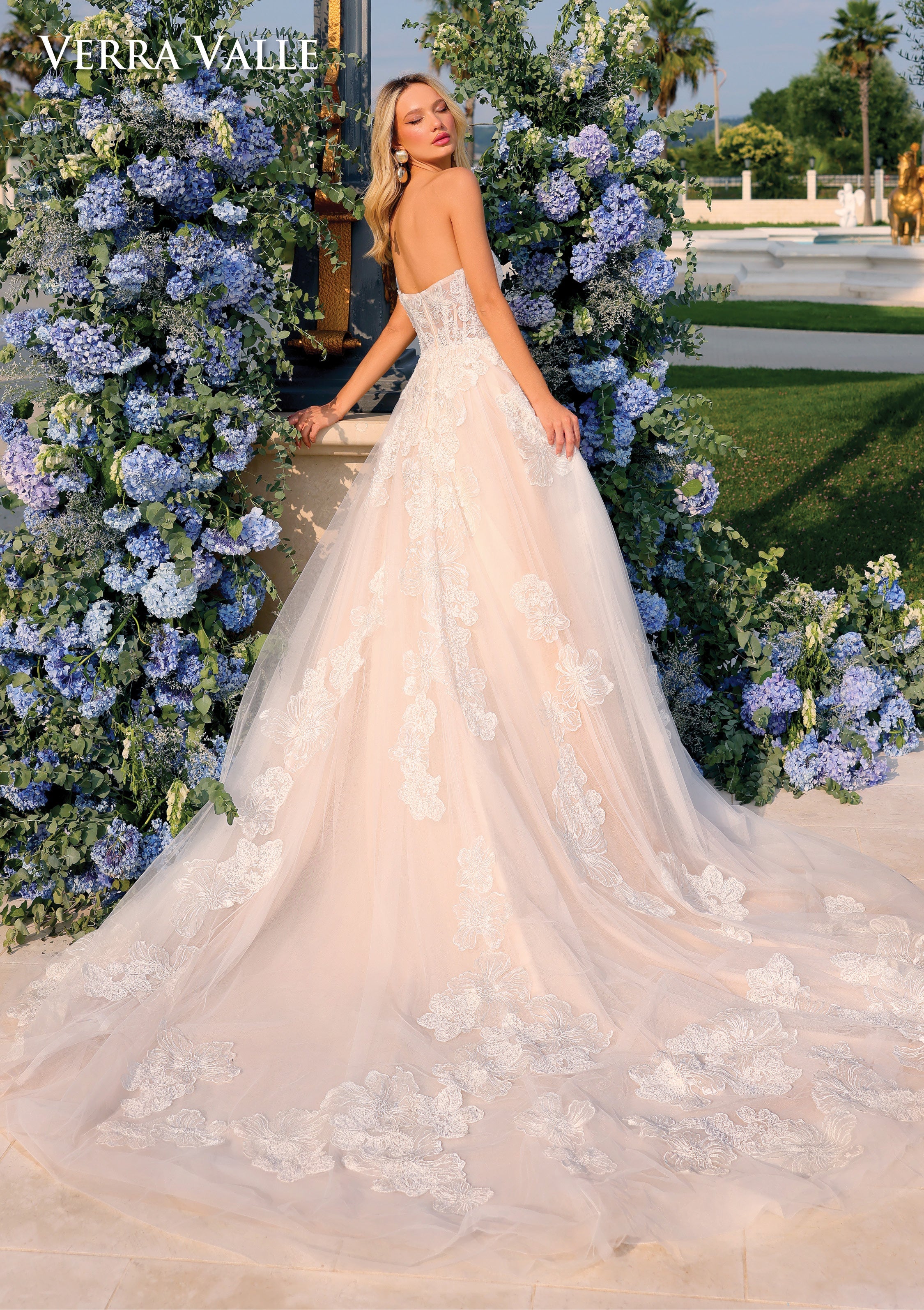 https://cdn.shopify.com/s/files/1/0726/8125/9325/files/900340-B-VerraValle2024_750d7a53-dacc-4bfb-b157-95fc93c199fe.jpg?v=1742579672