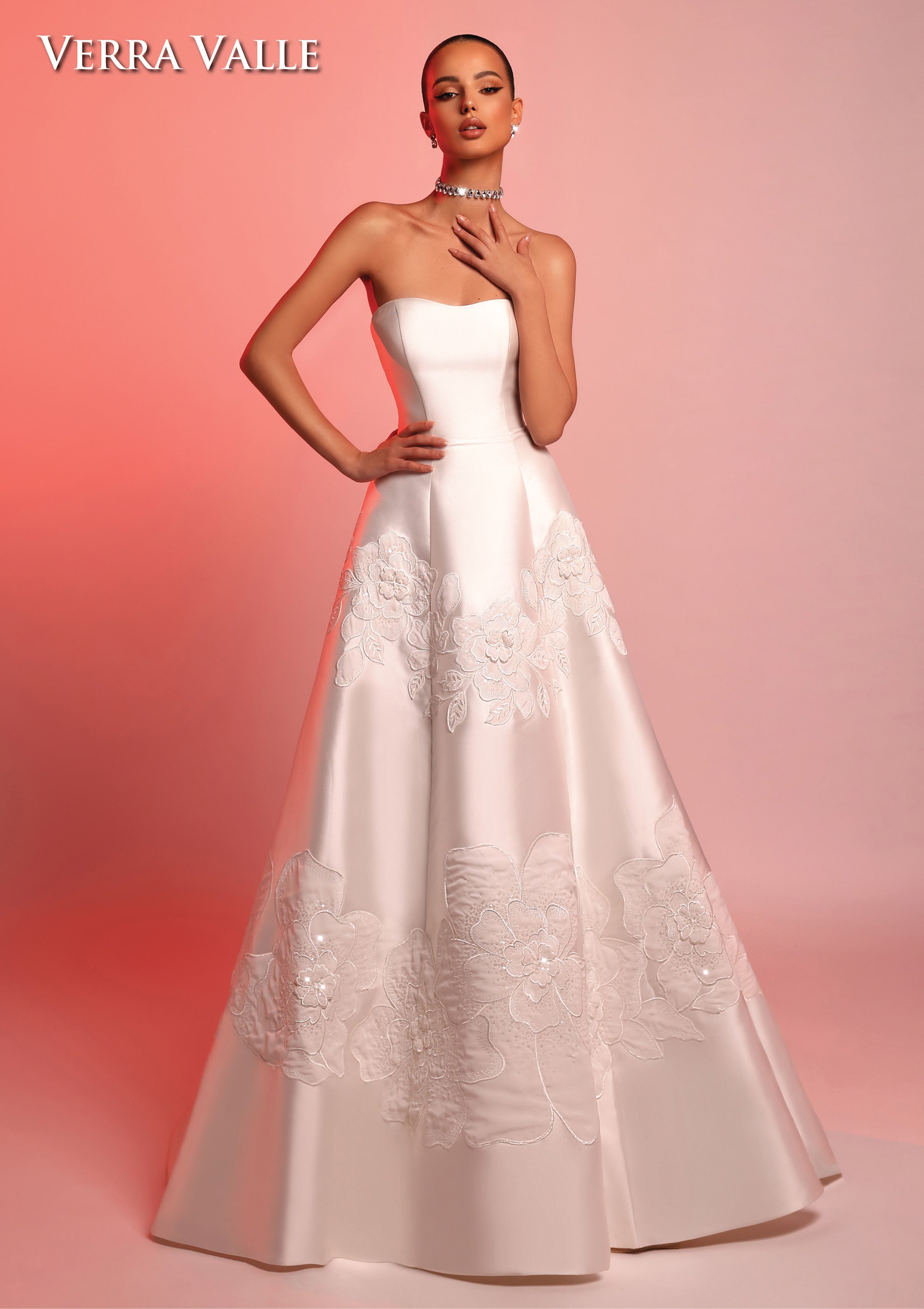 https://cdn.shopify.com/s/files/1/0726/8125/9325/files/900381-F-NoShawl-VerraValle2025.jpg?v=1756910095