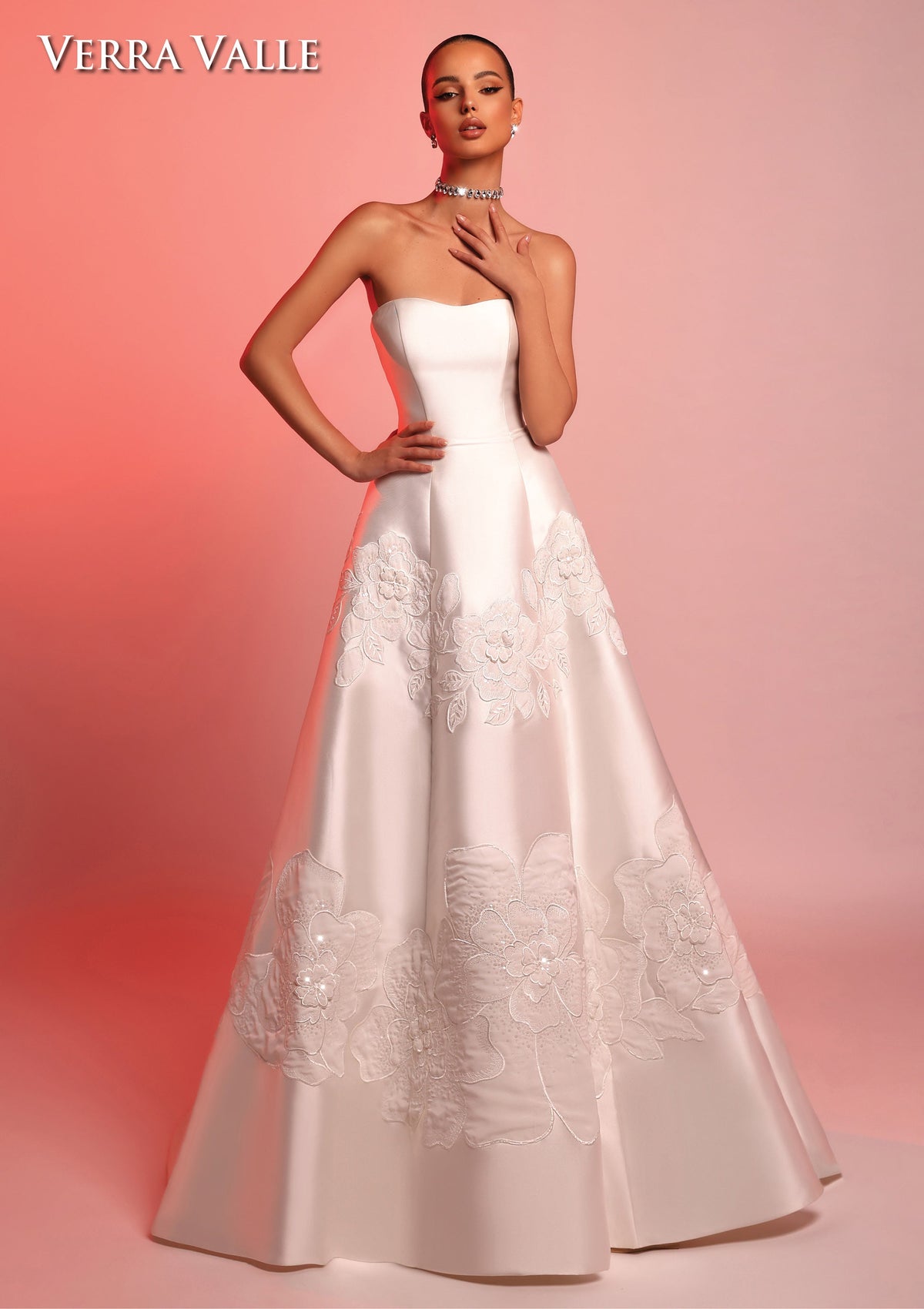 https://cdn.shopify.com/s/files/1/0726/8125/9325/files/900381-F-NoShawl-VerraValle2025.jpg?v=1756910095