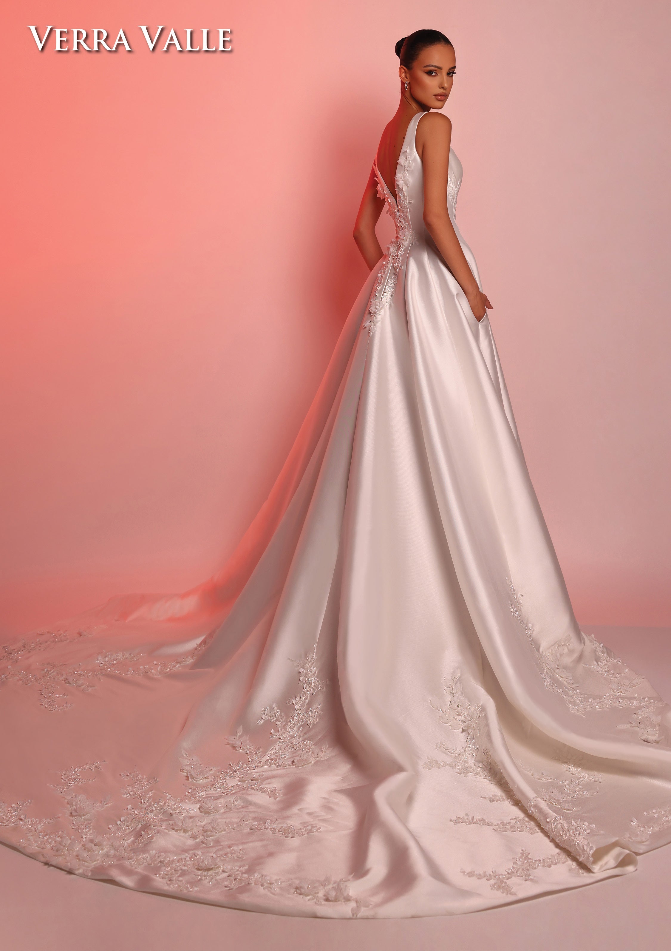 https://cdn.shopify.com/s/files/1/0726/8125/9325/files/900382-B-VerraValle2025.jpg?v=1742579703