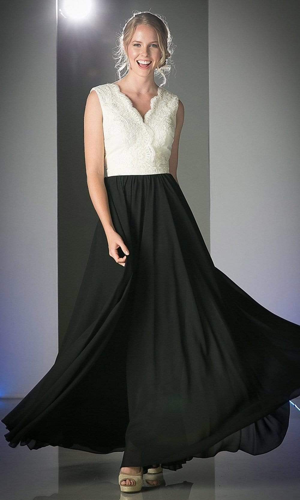 Cinderella Divine - Lace Scalloped V-neck A-line Dress - view 4