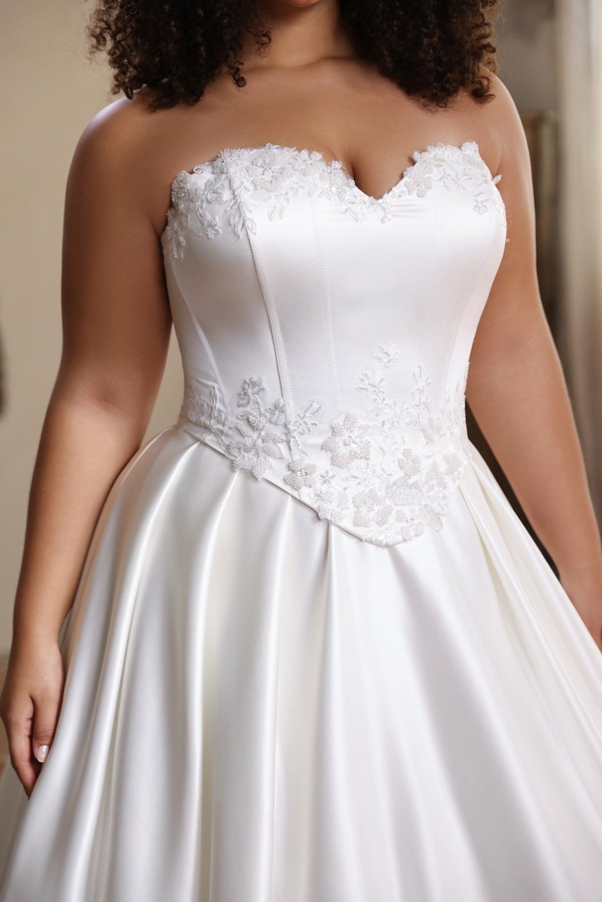 Farrah Couture HW4069 sweetheart lace-accent a-line wedding dress - view 4