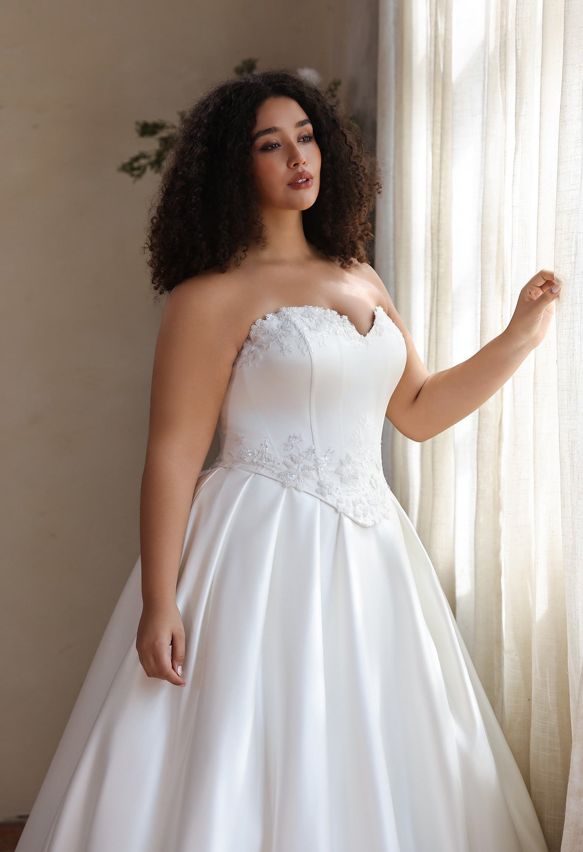 Farrah Couture HW4069 sweetheart lace-accent a-line wedding dress - view 5