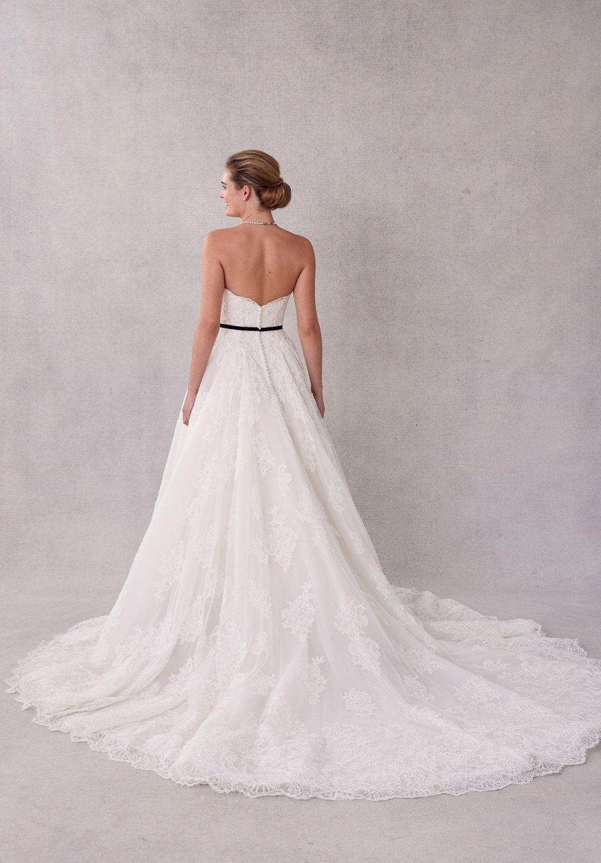 Sivan Wedding Dress - Silhouette Dresses
